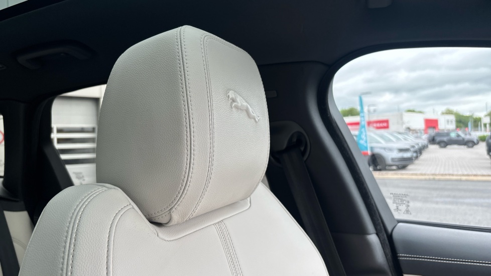 Jaguar F-Pace 2.0 D200 R-Dynamic Black 5dr Auto AWD Diesel Estate - Image 30