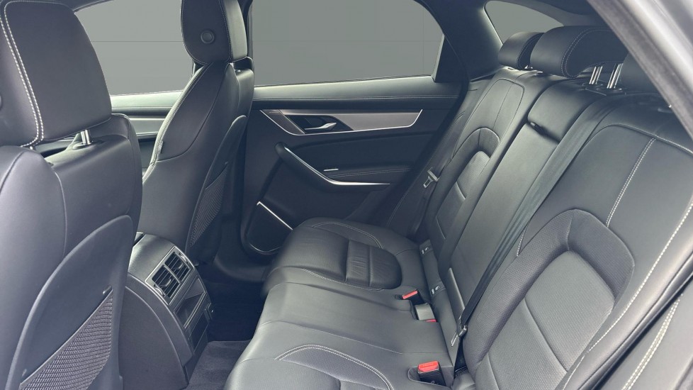 Jaguar F-Pace 2.0 P400e R-Dynamic SE 5dr Auto AWD Estate - Image 4