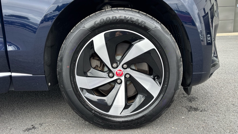 Jaguar F-Pace 2.0 P400e R-Dynamic SE 5dr Auto AWD Estate - Image 8