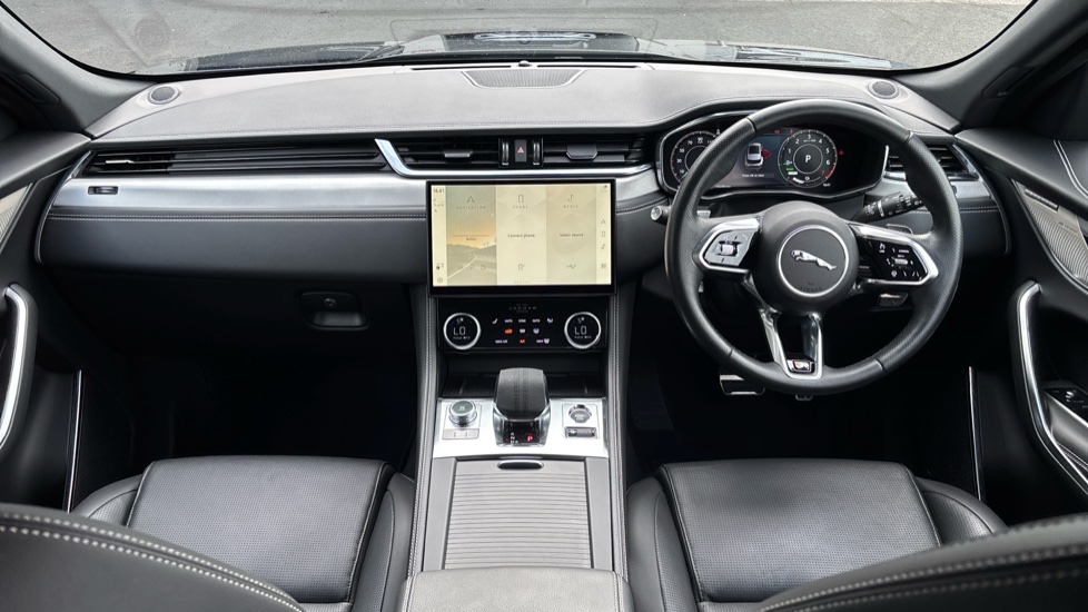 Jaguar F-Pace 2.0 P400e R-Dynamic SE 5dr Auto AWD Estate - Image 9