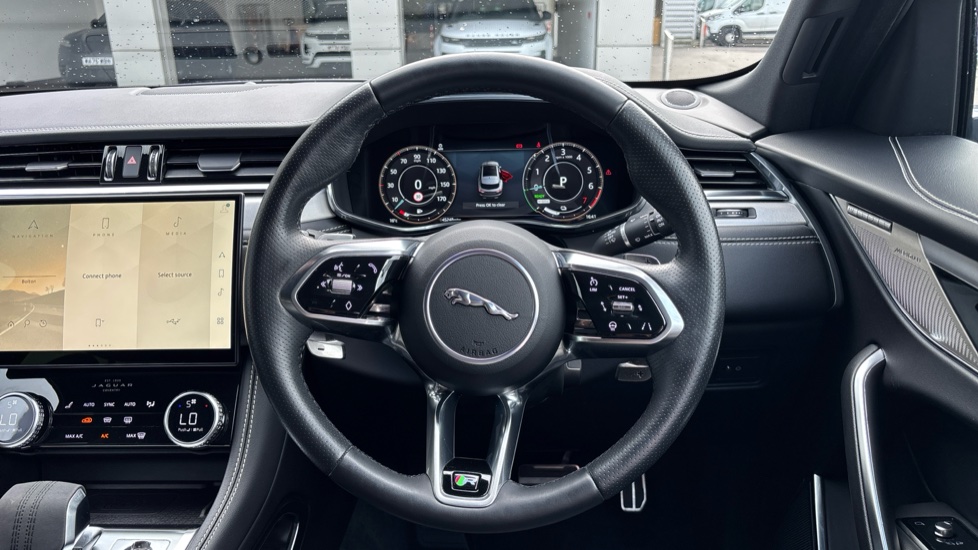 Jaguar F-Pace 2.0 P400e R-Dynamic SE 5dr Auto AWD Estate - Image 15