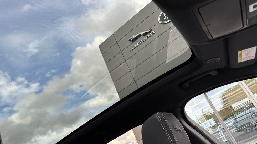 Jaguar F-Pace 2.0 P400e R-Dynamic SE 5dr Auto AWD Estate - Image 21