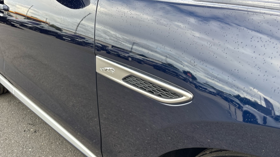 Jaguar F-Pace 2.0 P400e R-Dynamic SE 5dr Auto AWD Estate - Image 22