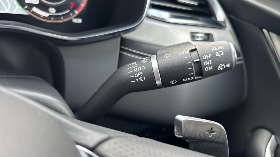 Jaguar F-Pace 2.0 P400e R-Dynamic SE 5dr Auto AWD Estate - Image 37