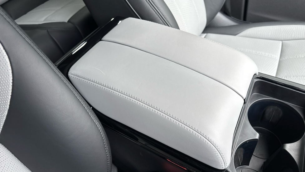 Land Rover Range Rover Evoque 2.0 D200 Autobiography 5dr Auto [Revised] Diesel Hatchback - Image 33
