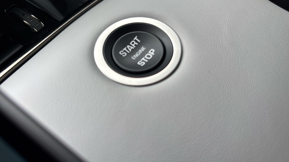 Land Rover Range Rover Evoque 2.0 D200 Autobiography 5dr Auto [Revised] Diesel Hatchback - Image 40