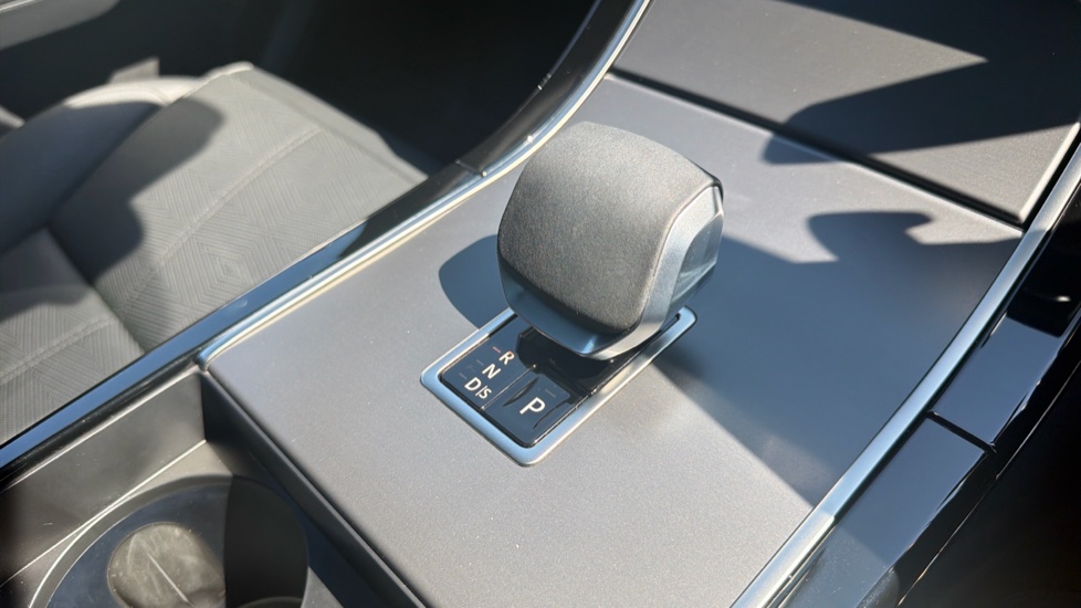 Land Rover Range Rover Velar 3.0 D300 MHEV Dynamic HSE 5dr Auto Diesel Estate - Image 13