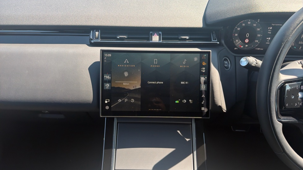 Land Rover Range Rover Velar 3.0 D300 MHEV Dynamic HSE 5dr Auto Diesel Estate - Image 14