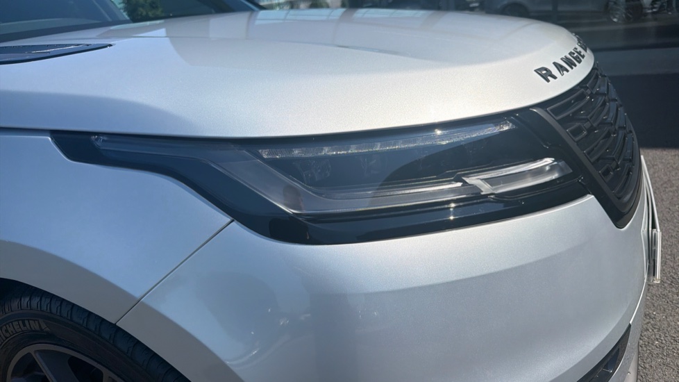 Land Rover Range Rover Velar 3.0 D300 MHEV Dynamic HSE 5dr Auto Diesel Estate - Image 17