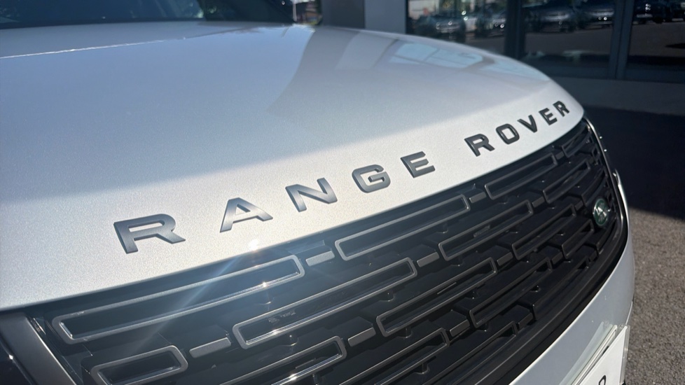 Land Rover Range Rover Velar 3.0 D300 MHEV Dynamic HSE 5dr Auto Diesel Estate - Image 25