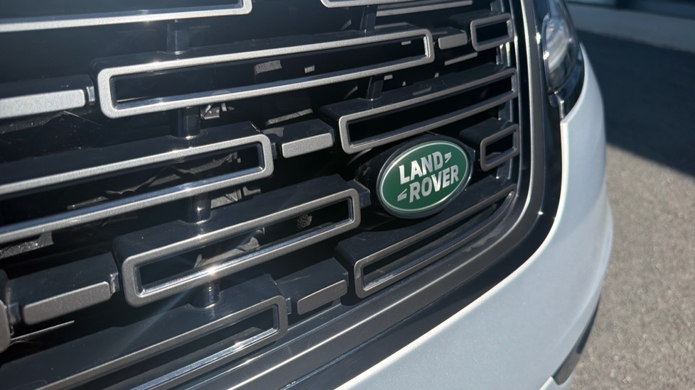 Land Rover Range Rover Velar 3.0 D300 MHEV Dynamic HSE 5dr Auto Diesel Estate - Image 26