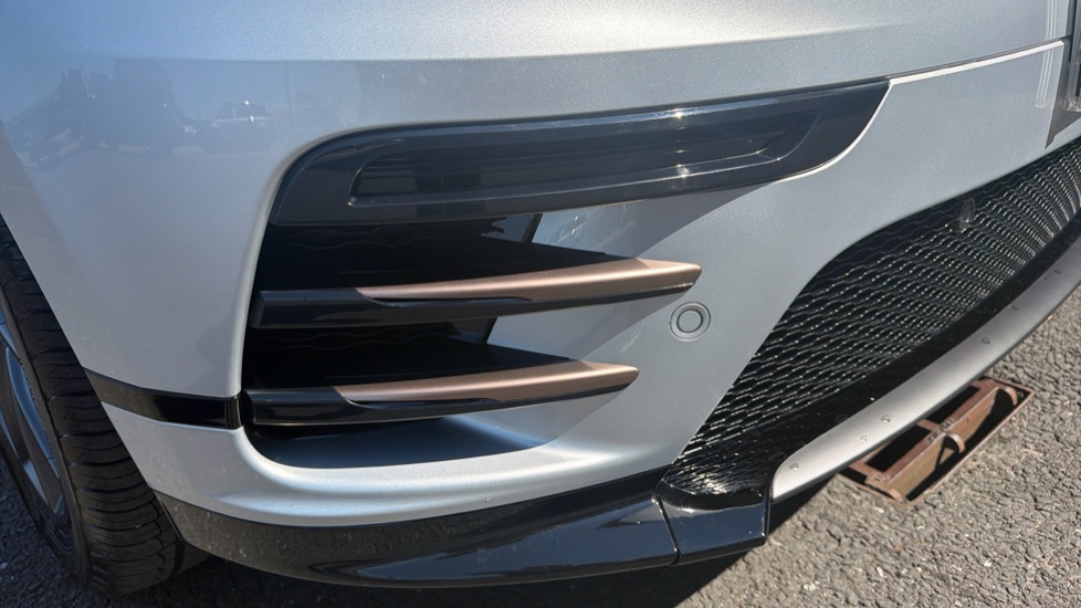 Land Rover Range Rover Velar 3.0 D300 MHEV Dynamic HSE 5dr Auto Diesel Estate - Image 27