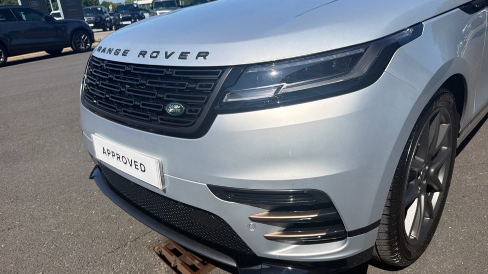 Land Rover Range Rover Velar 3.0 D300 MHEV Dynamic HSE 5dr Auto Diesel Estate - Image 28