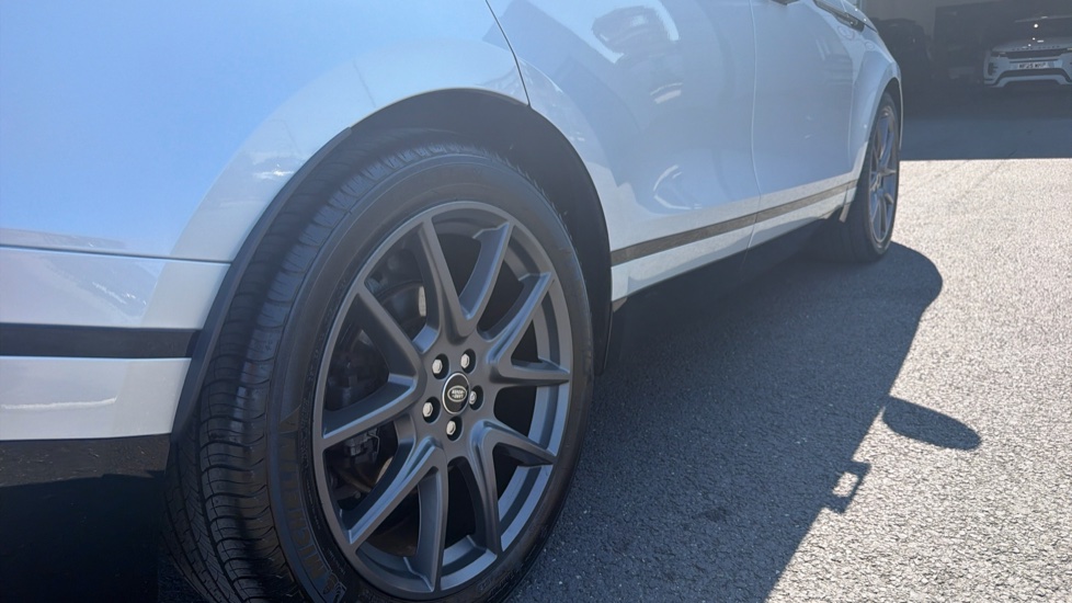 Land Rover Range Rover Velar 3.0 D300 MHEV Dynamic HSE 5dr Auto Diesel Estate - Image 36