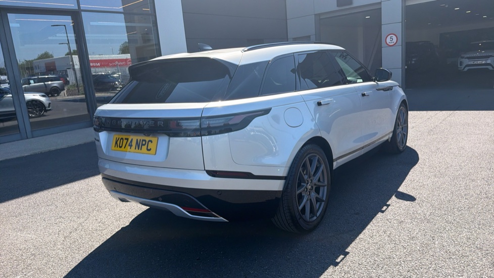 Land Rover Range Rover Velar 3.0 D300 MHEV Dynamic HSE 5dr Auto Diesel Estate - Image 37
