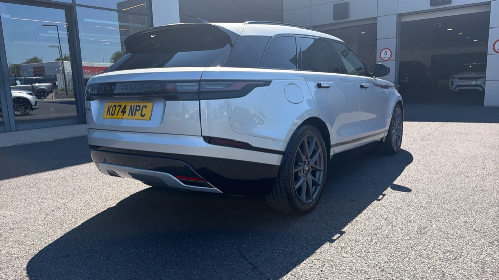Land Rover Range Rover Velar 3.0 D300 MHEV Dynamic HSE 5dr Auto Diesel Estate - Image 38