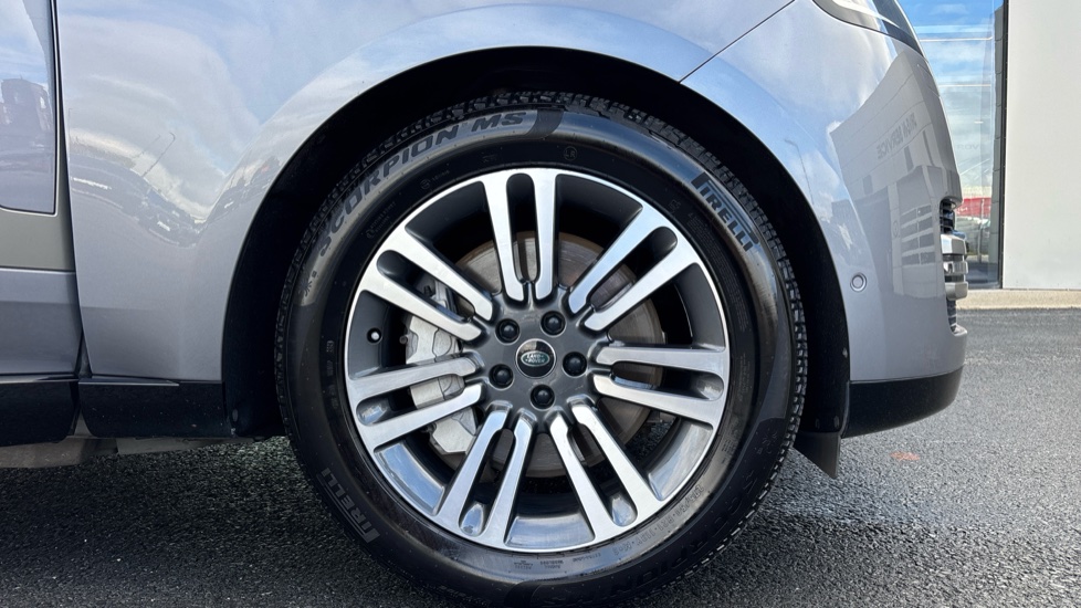 Land Rover Range Rover 3.0 P440e SE 4dr Auto Estate - Image 8
