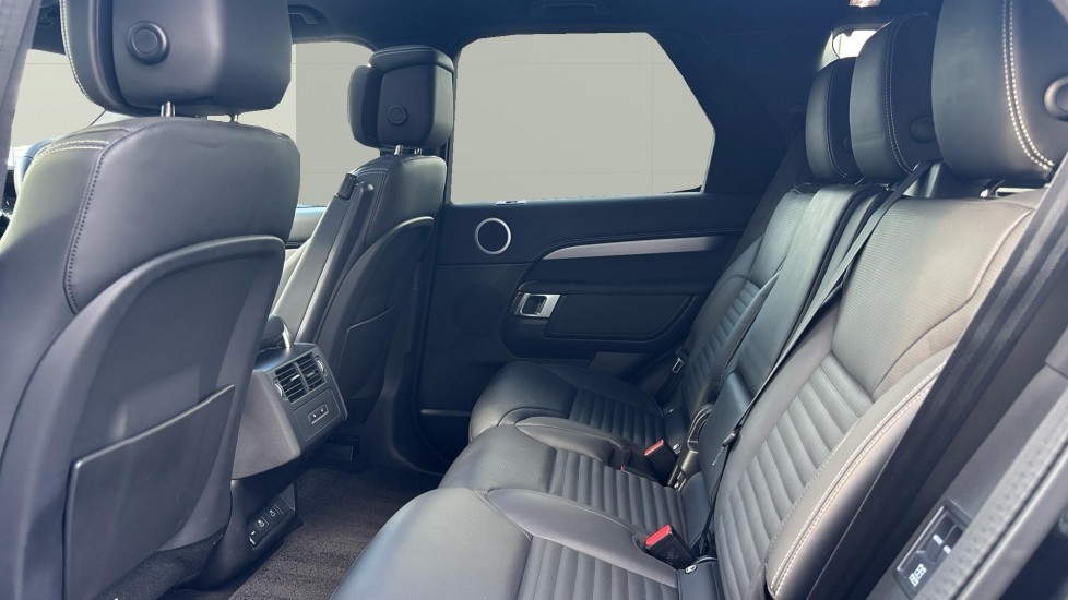 Land Rover Discovery 3.0 D350 Dynamic HSE 5dr Auto Diesel Station Wagon - Image 4