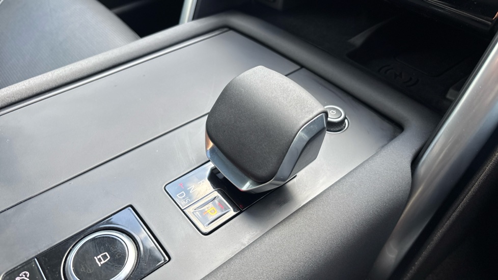 Land Rover Discovery 3.0 D350 Dynamic HSE 5dr Auto Diesel Station Wagon - Image 13