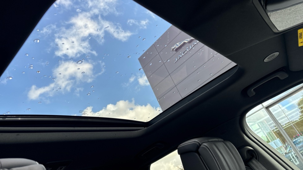 Land Rover Discovery 3.0 D350 Dynamic HSE 5dr Auto Diesel Station Wagon - Image 21