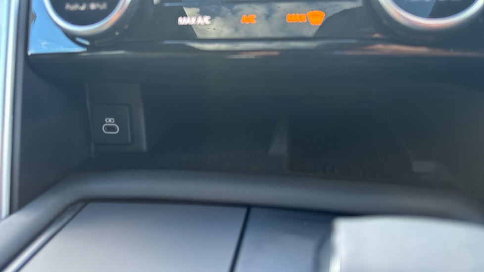 Land Rover Discovery 3.0 D350 Dynamic HSE 5dr Auto Diesel Station Wagon - Image 35