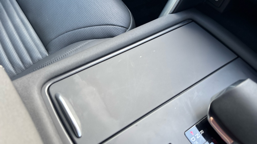 Land Rover Discovery 3.0 D350 Dynamic HSE 5dr Auto Diesel Station Wagon - Image 36