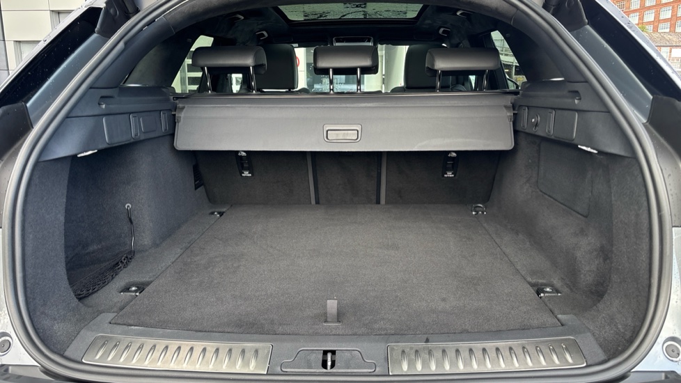 Land Rover Range Rover Velar 2.0 D200 MHEV Autobiography 5dr Auto [Revised] Diesel Estate - Image 10