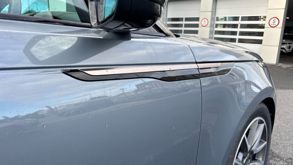 Land Rover Range Rover Velar 2.0 D200 MHEV Autobiography 5dr Auto [Revised] Diesel Estate - Image 20