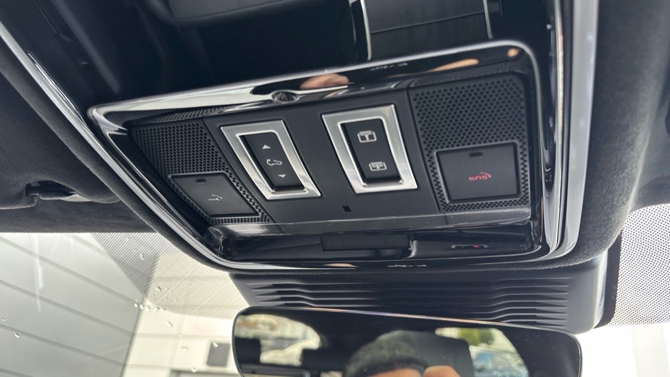 Land Rover Range Rover Velar 2.0 D200 MHEV Autobiography 5dr Auto [Revised] Diesel Estate - Image 41