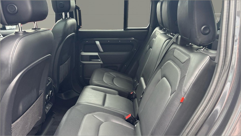 Land Rover Defender 3.0 D250 X-Dynamic HSE 110 5dr Auto [7 Seat] Diesel Estate - Image 4