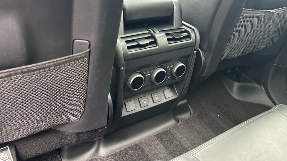Land Rover Defender 3.0 D250 X-Dynamic HSE 110 5dr Auto [7 Seat] Diesel Estate - Image 18