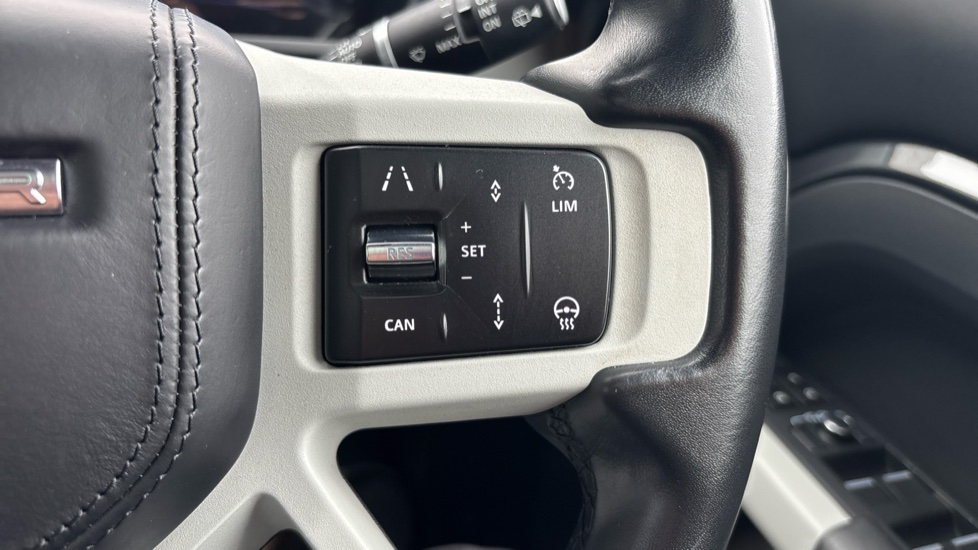 Land Rover Defender 3.0 D250 X-Dynamic HSE 110 5dr Auto [7 Seat] Diesel Estate - Image 31