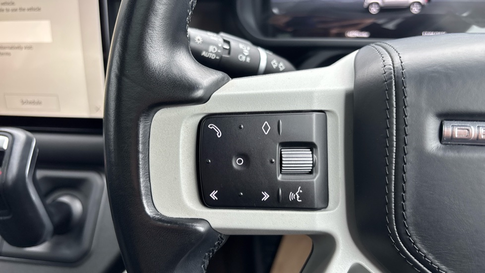 Land Rover Defender 3.0 D250 X-Dynamic HSE 110 5dr Auto [7 Seat] Diesel Estate - Image 32