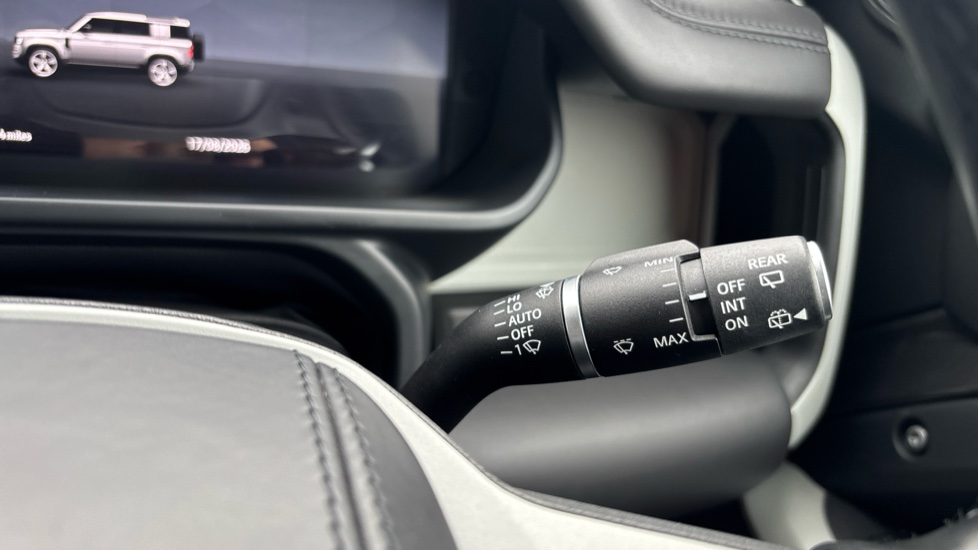 Land Rover Defender 3.0 D250 X-Dynamic HSE 110 5dr Auto [7 Seat] Diesel Estate - Image 34