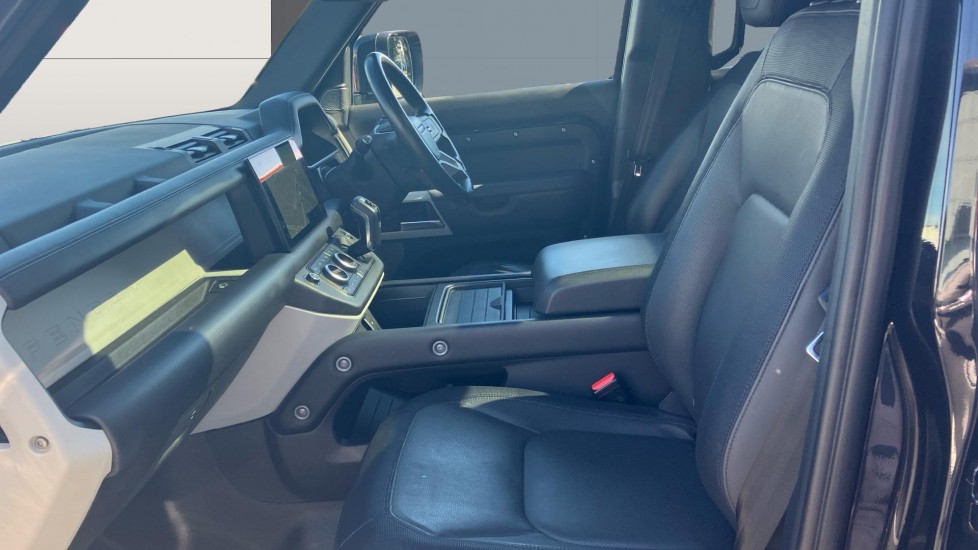 Land Rover Defender 3.0 D300 X-Dynamic HSE 110 5dr Auto [7 Seat] Diesel Estate - Image 3