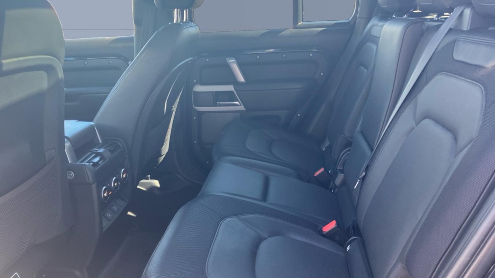 Land Rover Defender 3.0 D300 X-Dynamic HSE 110 5dr Auto [7 Seat] Diesel Estate - Image 4