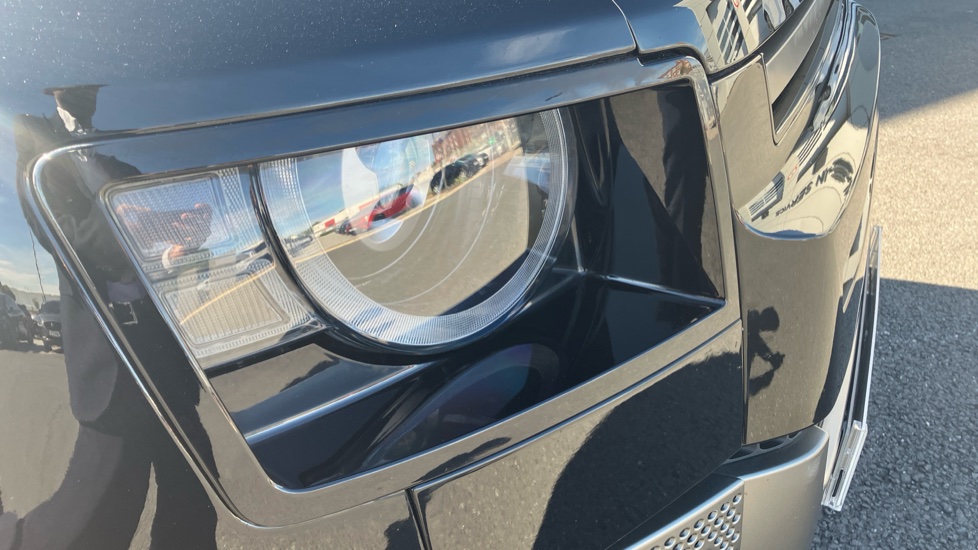 Land Rover Defender 3.0 D300 X-Dynamic HSE 110 5dr Auto [7 Seat] Diesel Estate - Image 17