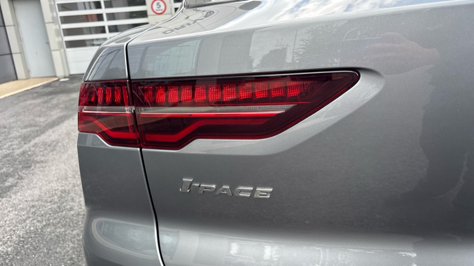 Jaguar I-Pace 294kW EV400 SE 90kWh 5dr Auto [11kW Charger] Electric Estate - Image 19