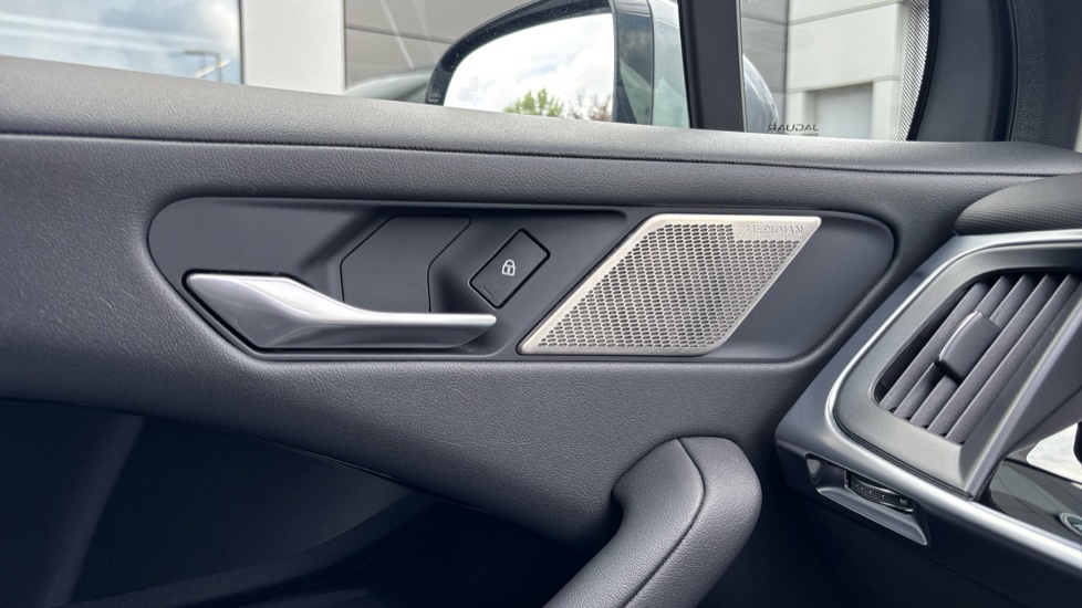 Jaguar I-Pace 294kW EV400 SE 90kWh 5dr Auto [11kW Charger] Electric Estate - Image 31