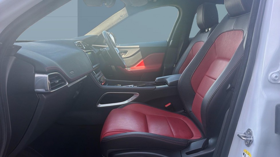 Jaguar F-Pace 2.0d [180] Chequered Flag 5dr Auto AWD Diesel Estate - Image 3