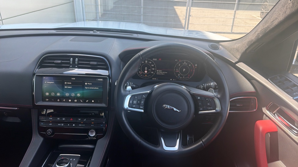 Jaguar F-Pace 2.0d [180] Chequered Flag 5dr Auto AWD Diesel Estate - Image 15
