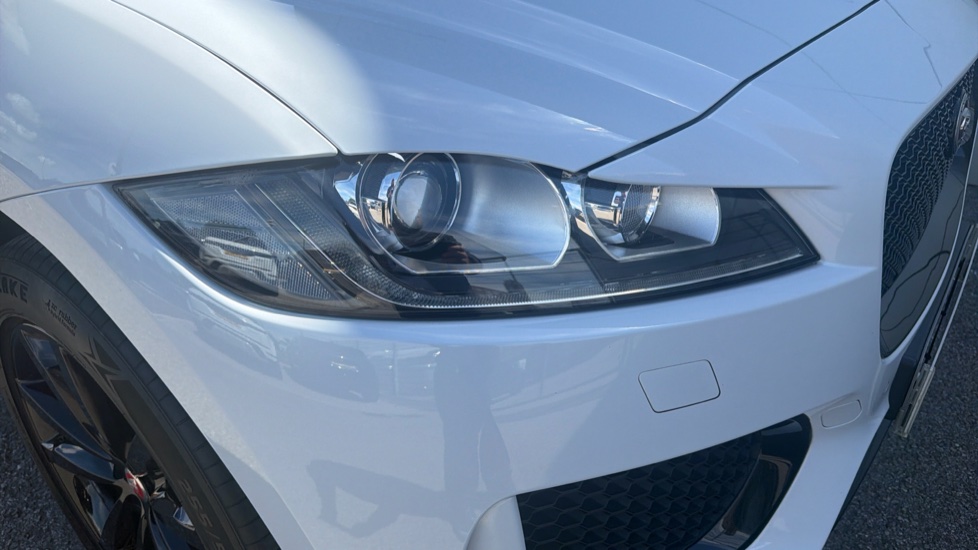 Jaguar F-Pace 2.0d [180] Chequered Flag 5dr Auto AWD Diesel Estate - Image 17