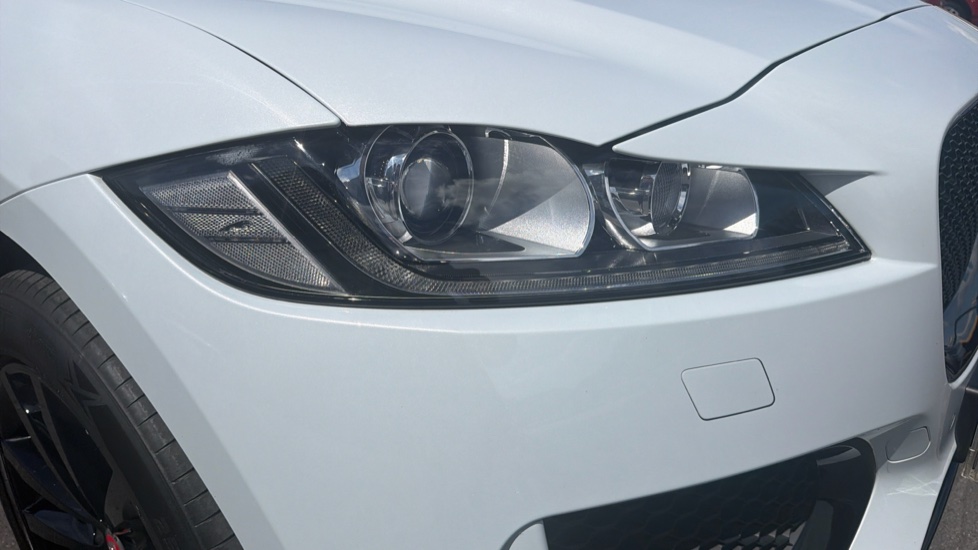 Jaguar F-Pace 2.0d [180] Chequered Flag 5dr Auto AWD Diesel Estate - Image 23