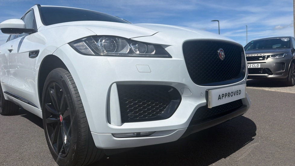 Jaguar F-Pace 2.0d [180] Chequered Flag 5dr Auto AWD Diesel Estate - Image 25