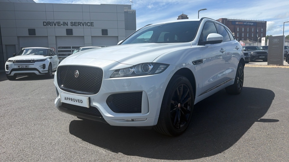 Jaguar F-Pace 2.0d [180] Chequered Flag 5dr Auto AWD Diesel Estate - Image 27