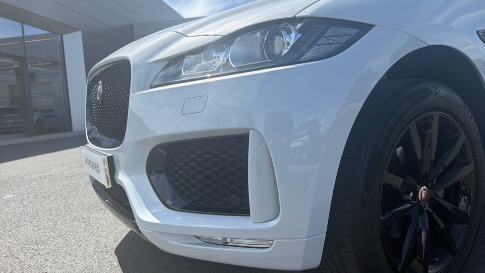 Jaguar F-Pace 2.0d [180] Chequered Flag 5dr Auto AWD Diesel Estate - Image 31