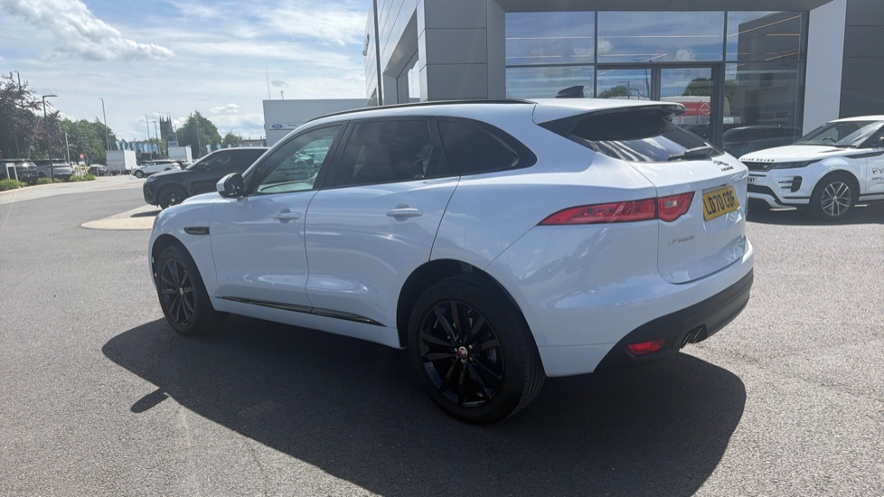 Jaguar F-Pace 2.0d [180] Chequered Flag 5dr Auto AWD Diesel Estate - Image 33