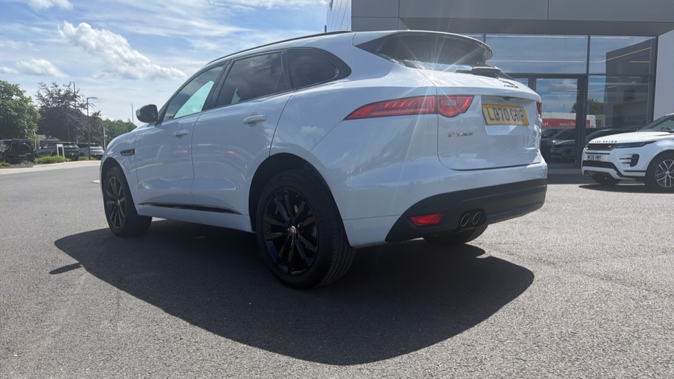 Jaguar F-Pace 2.0d [180] Chequered Flag 5dr Auto AWD Diesel Estate - Image 35