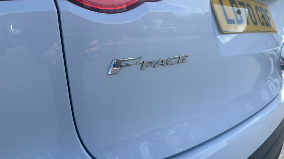 Jaguar F-Pace 2.0d [180] Chequered Flag 5dr Auto AWD Diesel Estate - Image 37