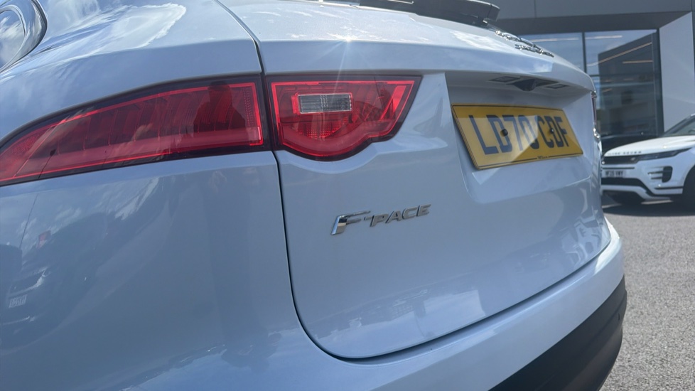 Jaguar F-Pace 2.0d [180] Chequered Flag 5dr Auto AWD Diesel Estate - Image 38